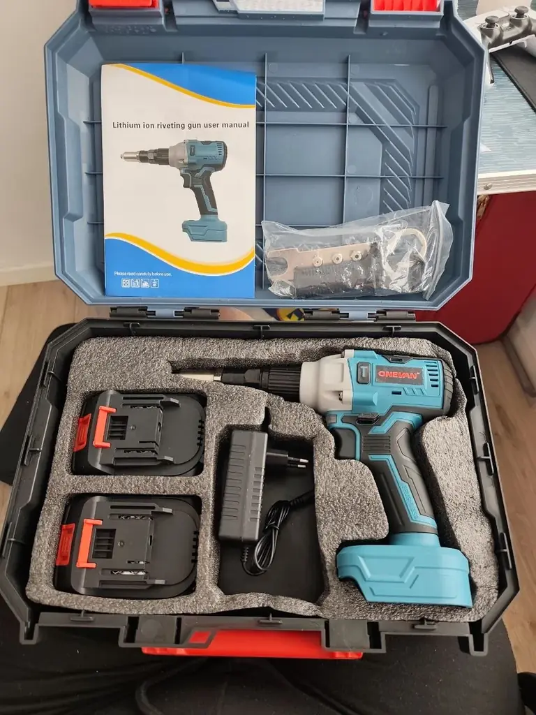 Продам аккумуляторный заклепочник ONEVAN