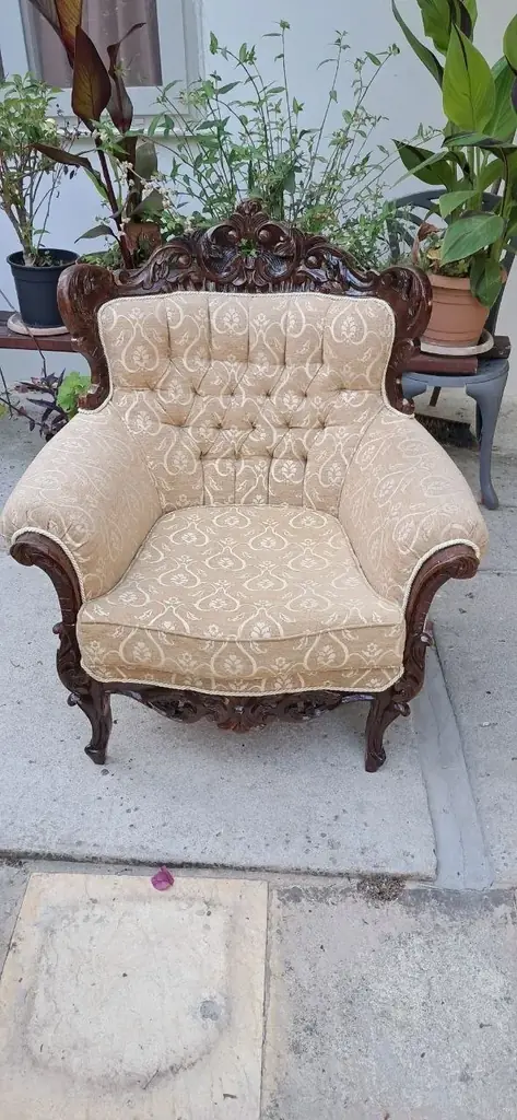 700$ 3+1+1. Диван и кресло