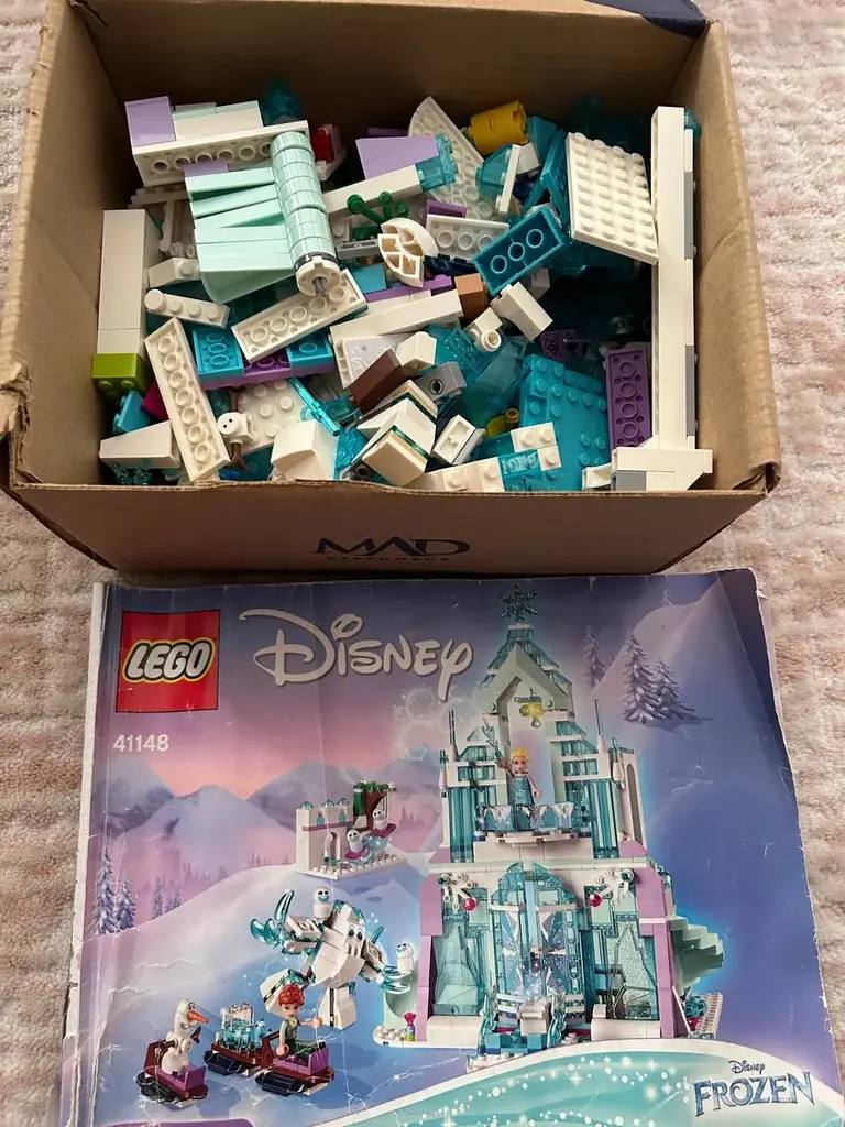 Наборы Конструктора LEGO: Ледяной замок Эльзы, цветы (один светящийся, как ночник, два обычных), оч…