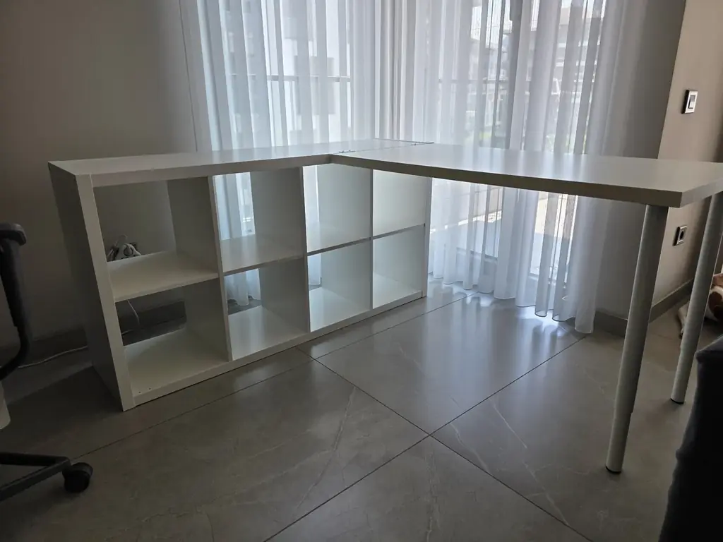Продам стол IKEA LAGKAPTEN/KALLAX — 2 500 ₺