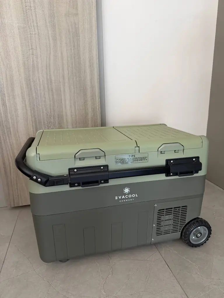 Продам автомобильный компрессорный холодильник Eva Cool 40 л. Немецкий бренд, охлаждение до -20°C. …