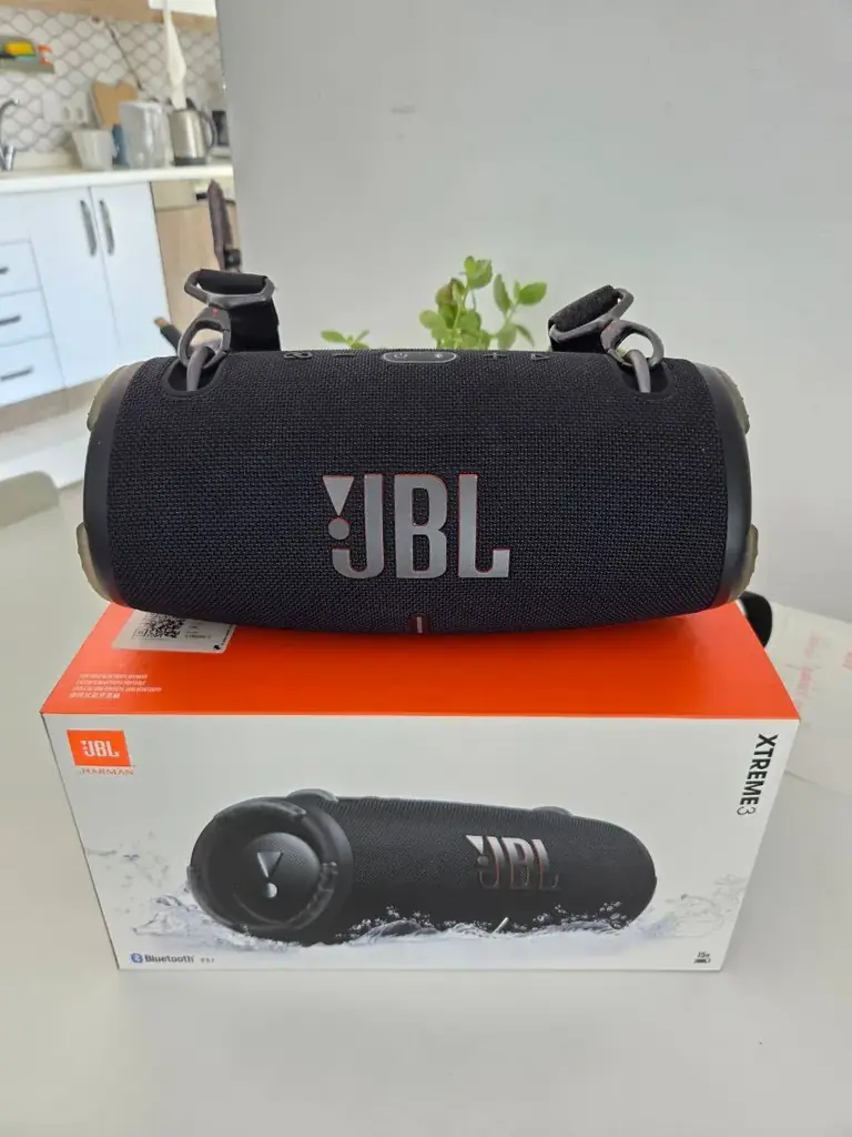 Продам портативную bluetooth колонку Jbl Xtreme 3.