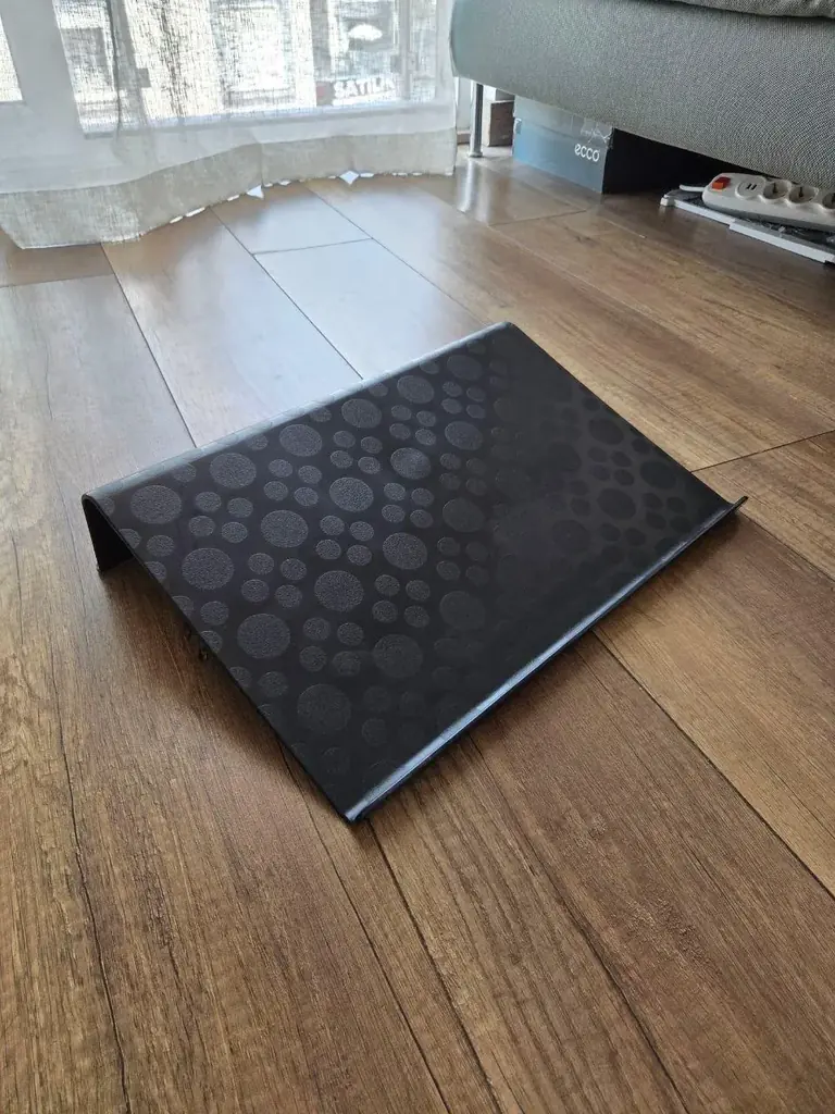 Продам подставку для ноутбука, черная, 42x31 см