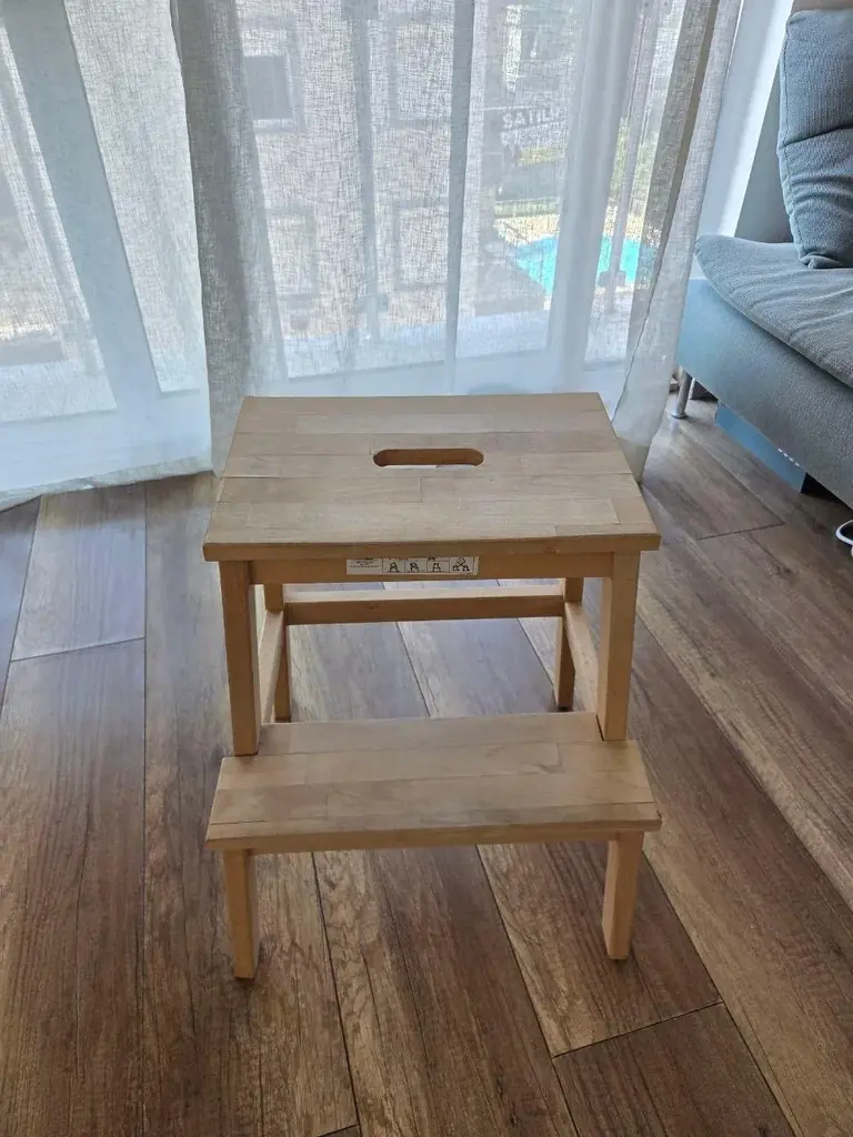 Продам табуретку-стремянку IKEA BEKVÄM. Высота 50 см