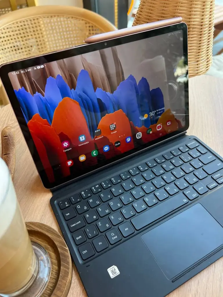 Продаю Samsung Galaxy Tab S7 FE + оригинальная клавиатура-чехол с тачпадом + оригинальный стилус S …