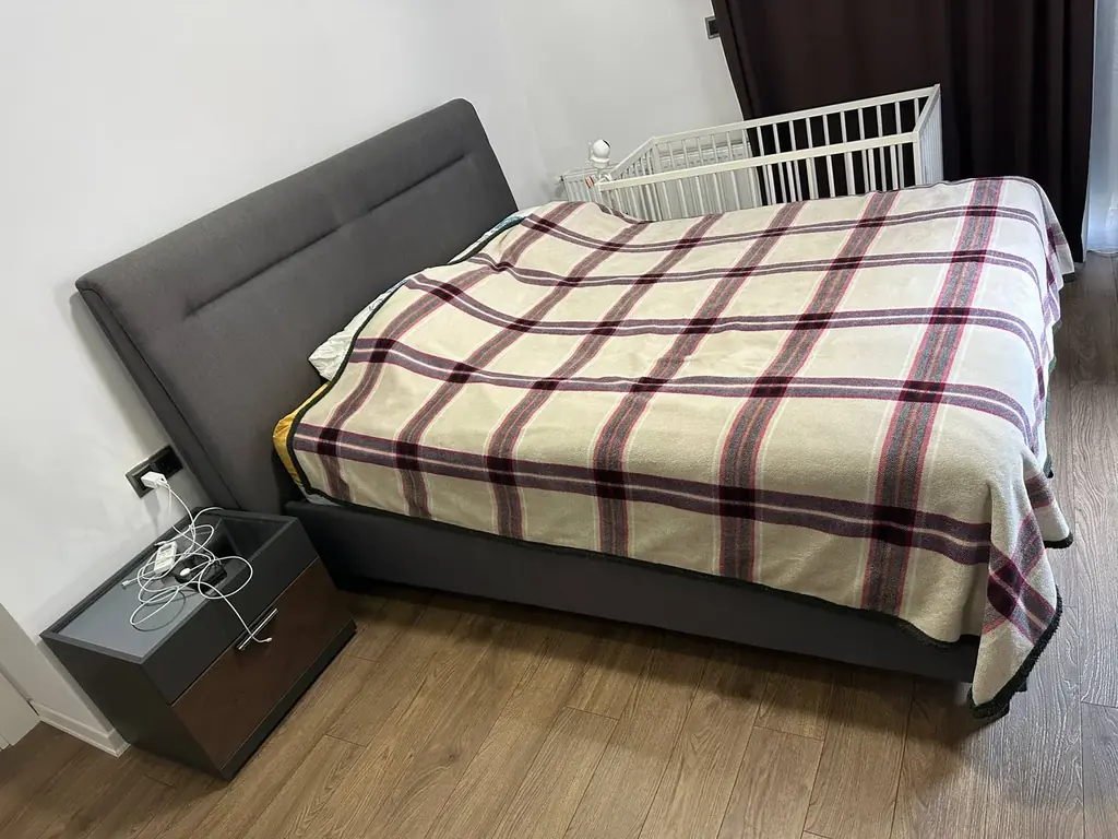 Продам кровать 160х200 без матраса с подъемным механизмом 5000 tl