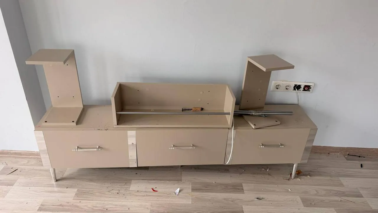 Срочно продам тумбу под телевизор