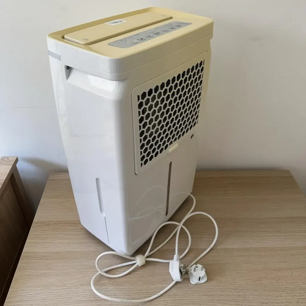 Осушитель воздуха SilverCrest SLE 320 C4, 20 л/сутки – 11.900 TL.