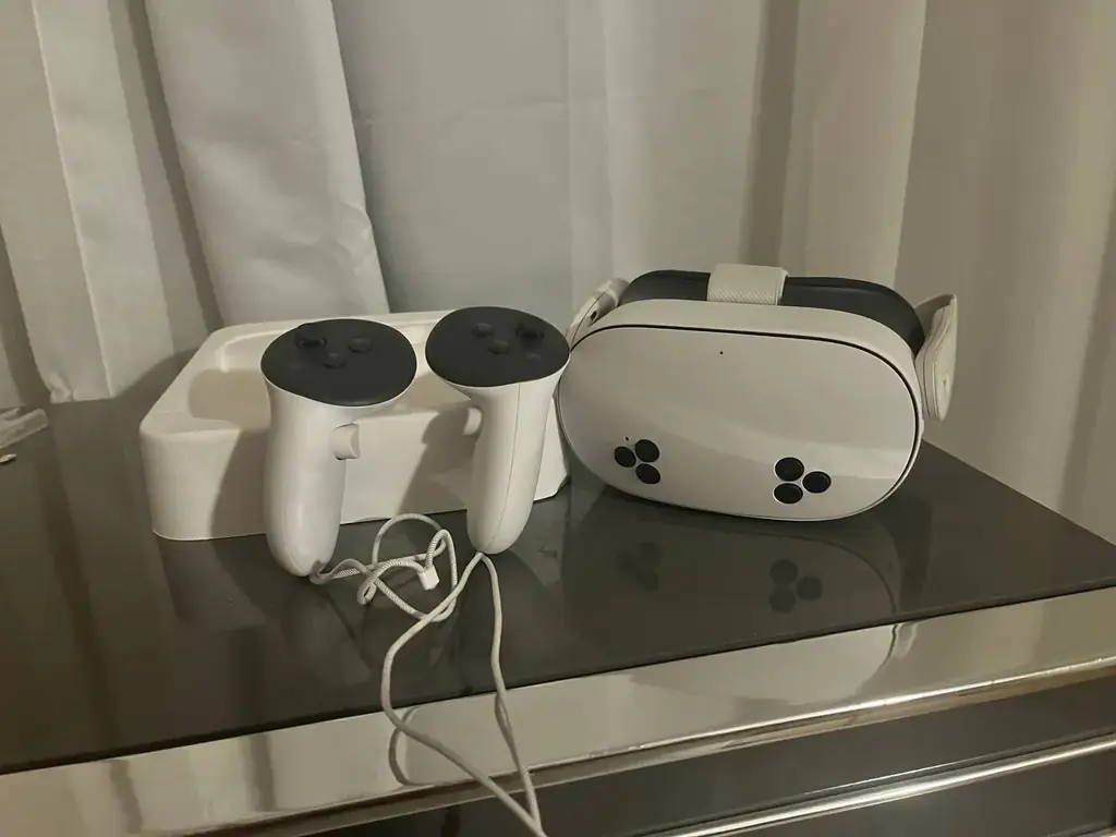 Продаю vr очки meta quest 3s 256 gb за 350 долларов либо 17000 лир