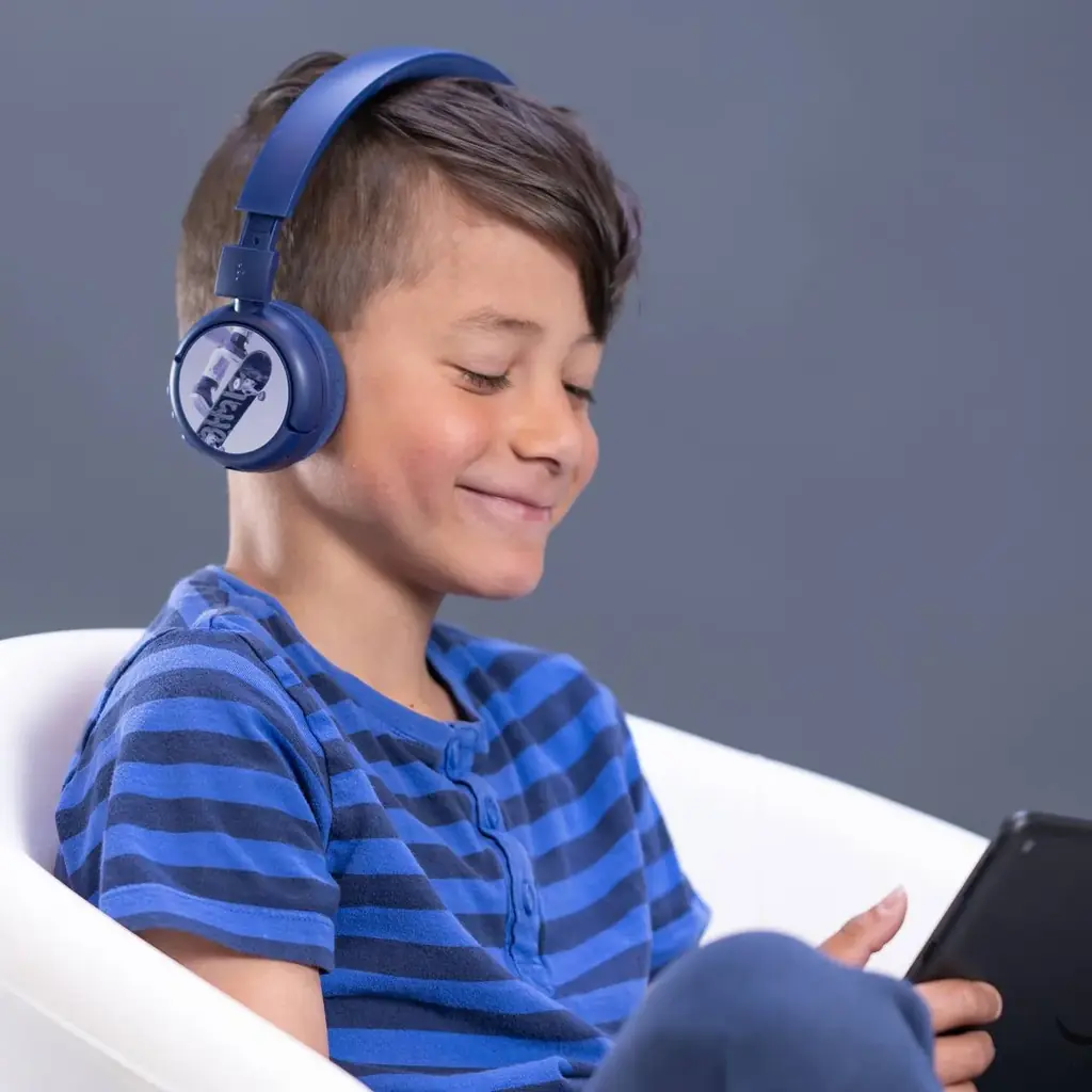BuddyPhones — крутые и безопасные наушники для детей любого возраста!