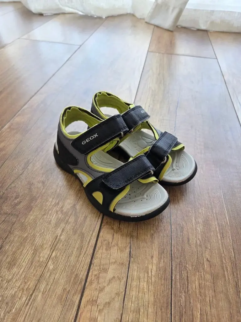 Продам детские спортивные сандалии Geox J Vaniett Boy