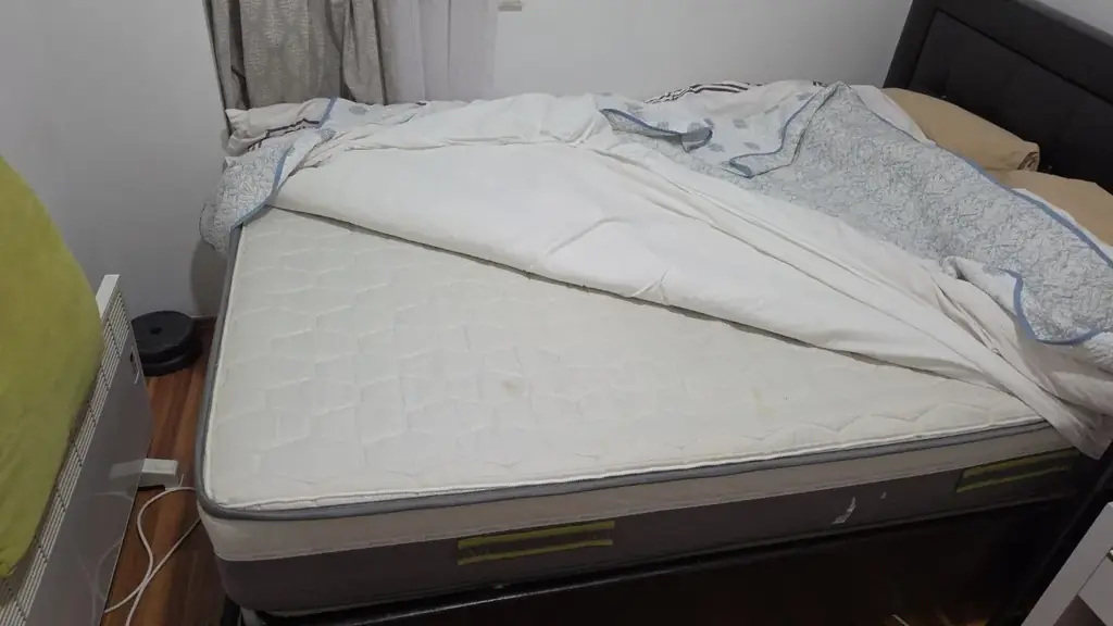 Продам кровать 160*200 , 2000 тл, торговый уместен