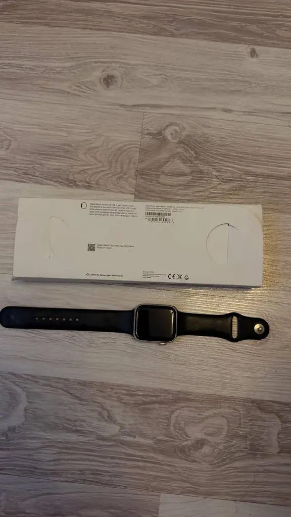 Продам Apple Watch SE 2, 44 мм Бу (хорошее состояние) полный комплект