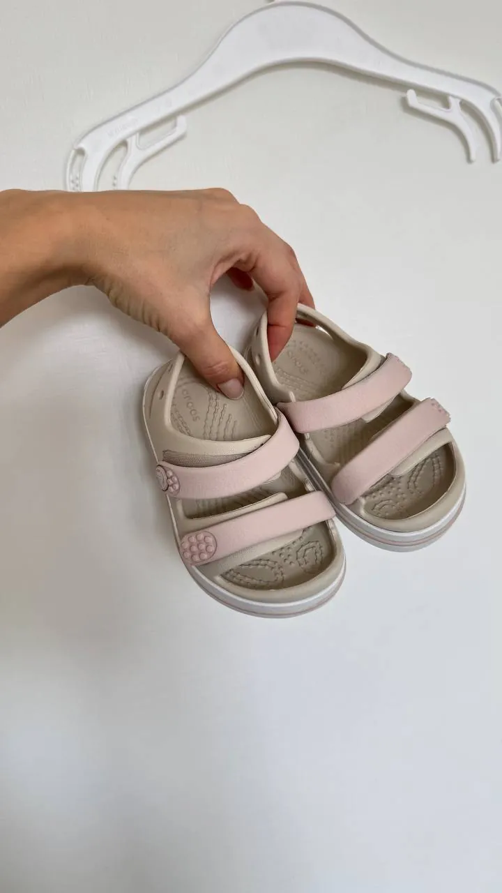 Crocs сандалии для девочки размер C6 оригинал на стопу до 14 см. В отличном состоянии.
