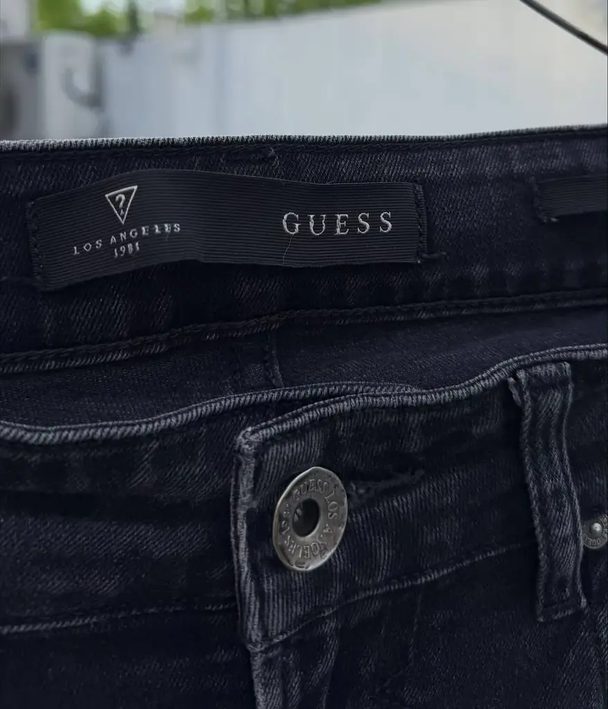 Мужские джинсы от бренда Guess