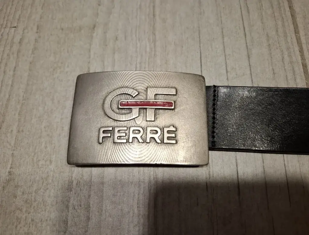 GF Ferre made in Italy, (оригинал). Ремень натуральная кожа + чехол-пыльник, размер 90+/- , 70 лари.