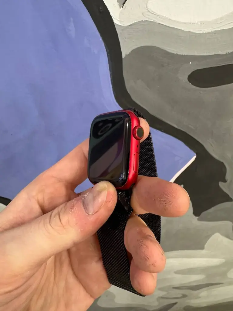 Apple Watch 8 45mm red