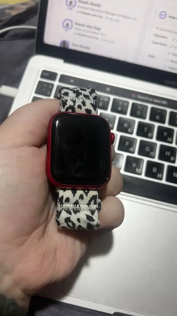Продаю Apple Watch Series 8 RED, 45 мм.
