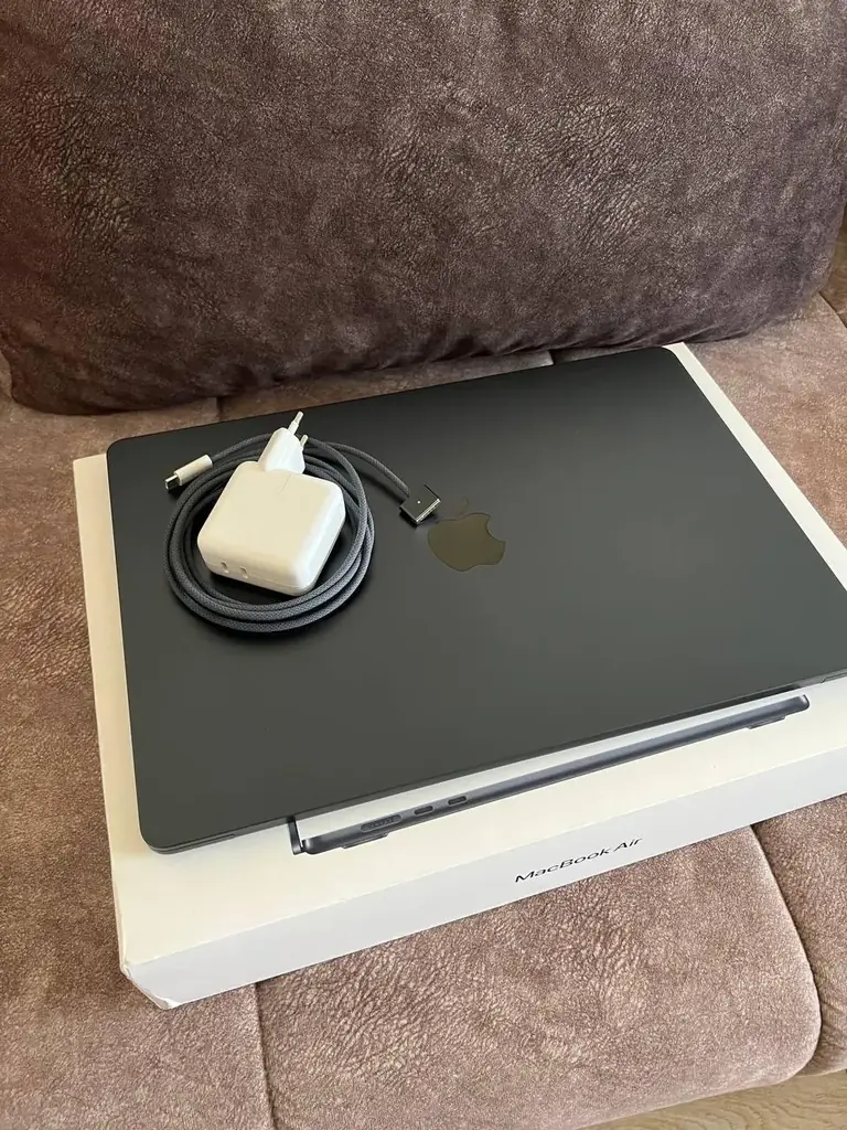 Продаю MacBook Air 15 дюймов с чипом M4