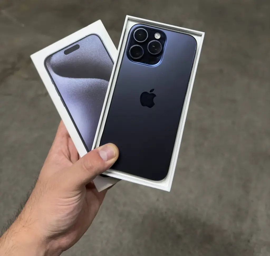 iPhone 15 Pro Max 256 ГБ (SIM + eSIM). Состояние идеальное, безупречное — ни одной царапины. Не вск…