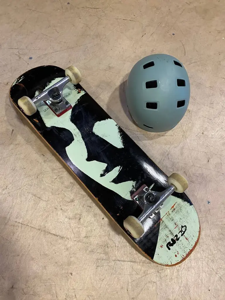 Продаю скейт и шлем 🛹