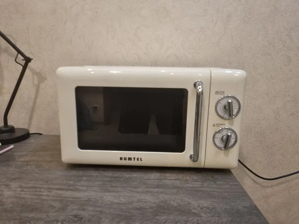 Продам микроволновую печь в ретро-дизайне Kumtel HM-10