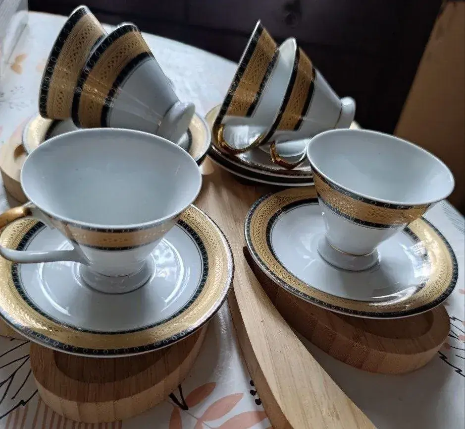▫️Японский кофейный фарфоровый сервиз (6 кружек + 6 тарелок) - 150₾. Состояние хорошее, в использов…