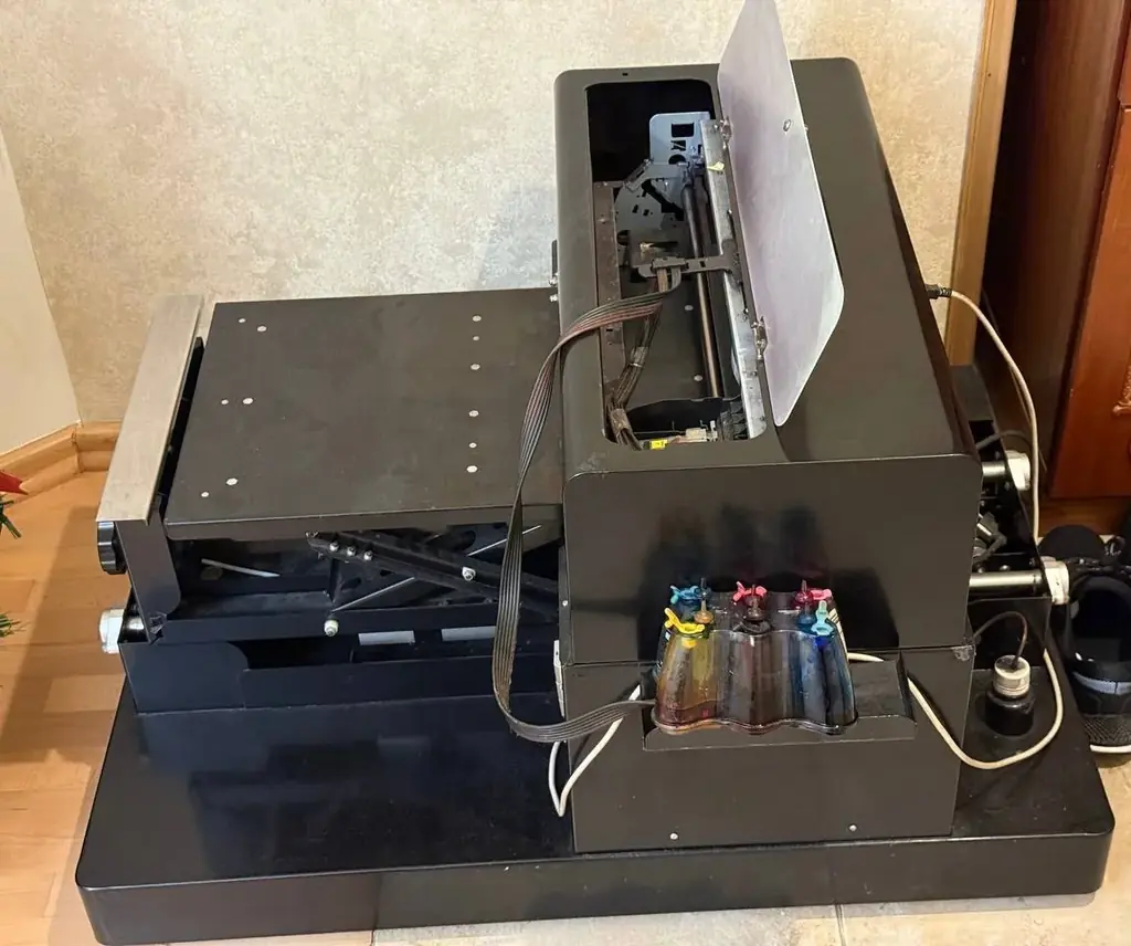 Планшетный струйный принтер на базе Epson для печати на ткани. Покупали около 1,5 года назад в рабо…