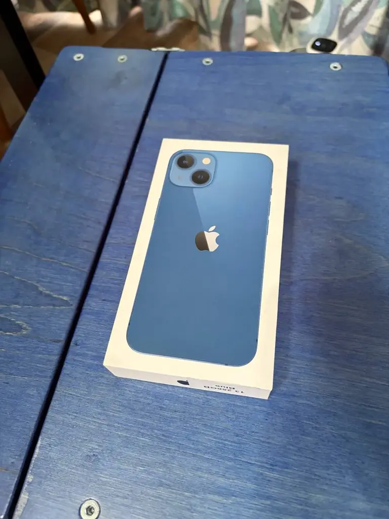Iphone 13 256Gb в отличном состоянии, не вскрывался, не ремонтировался, с защитным стеклом. 700 лар…
