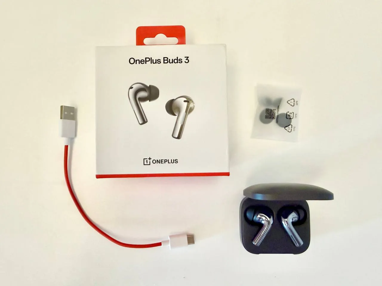 Наушники с шумоподавлением OnePlus Buds 3. В отличном состоянии, полный комплект.
