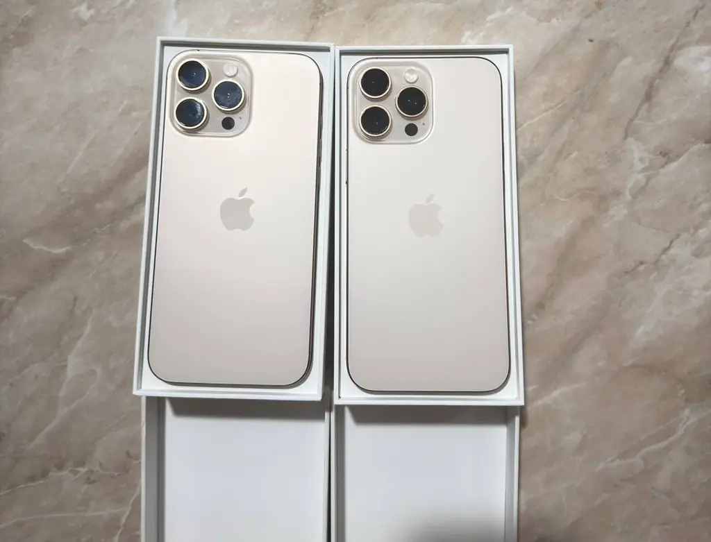 iPhone 16 Pro Max 256 ГБ (цвет Desert Titanium) — в идеальном состоянии; без царапин, не вскрывалис…