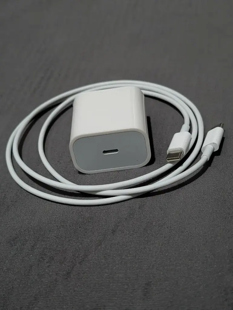 Оригинальная зарядка для iPhone 15, 16, 17, 18 и Pro версии, а так же подходит для любого современн…