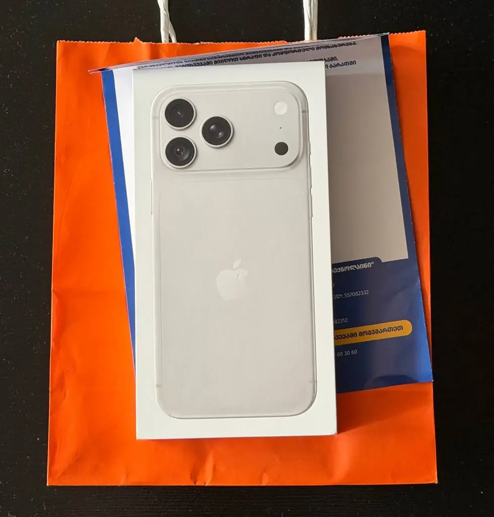 18 Pro Max 256 ГБ, цвет Silver. Поддержка физической SIM-карты и eSIM. Коробка не вскрывалась, заво…