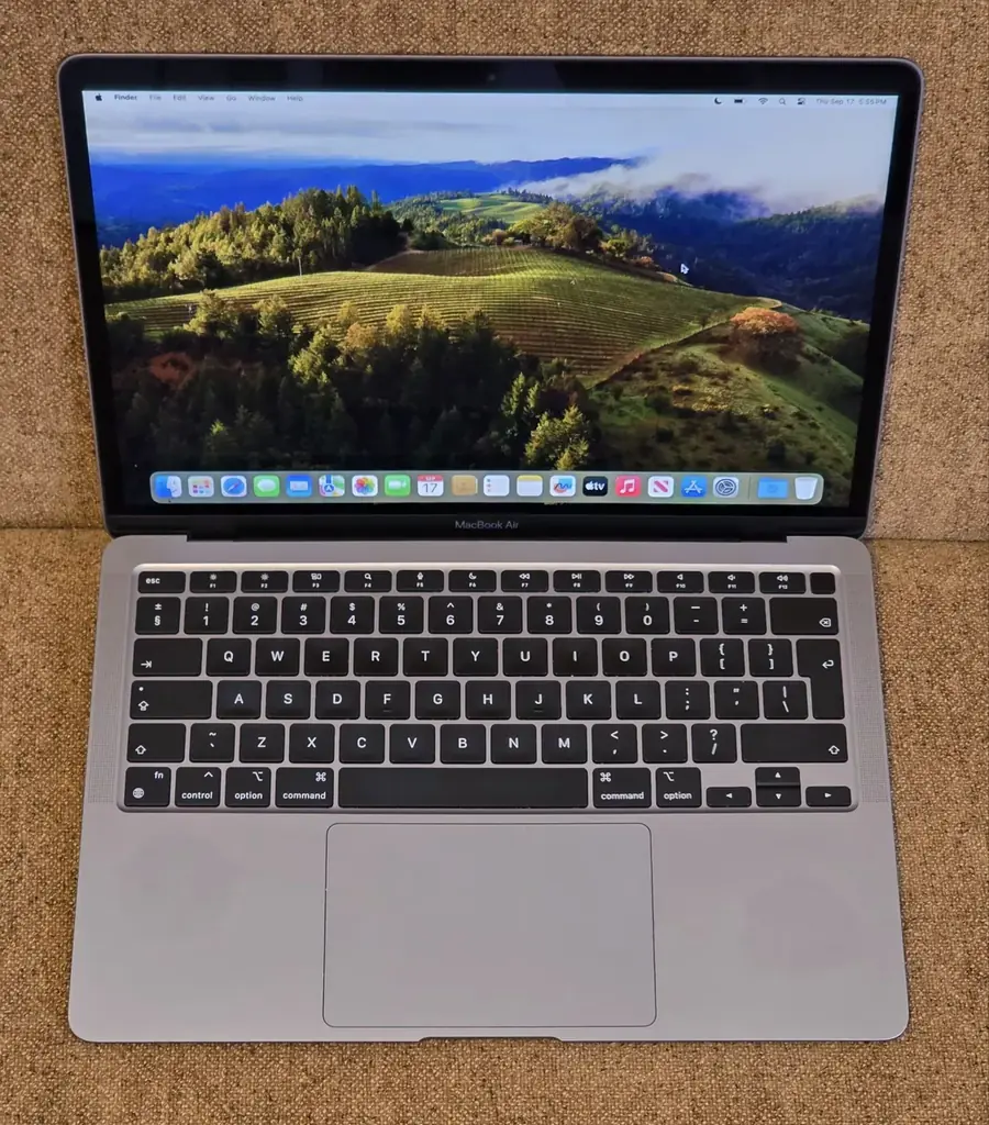 Продаю ноутбук макбук Apple MacBook Air 13" M1