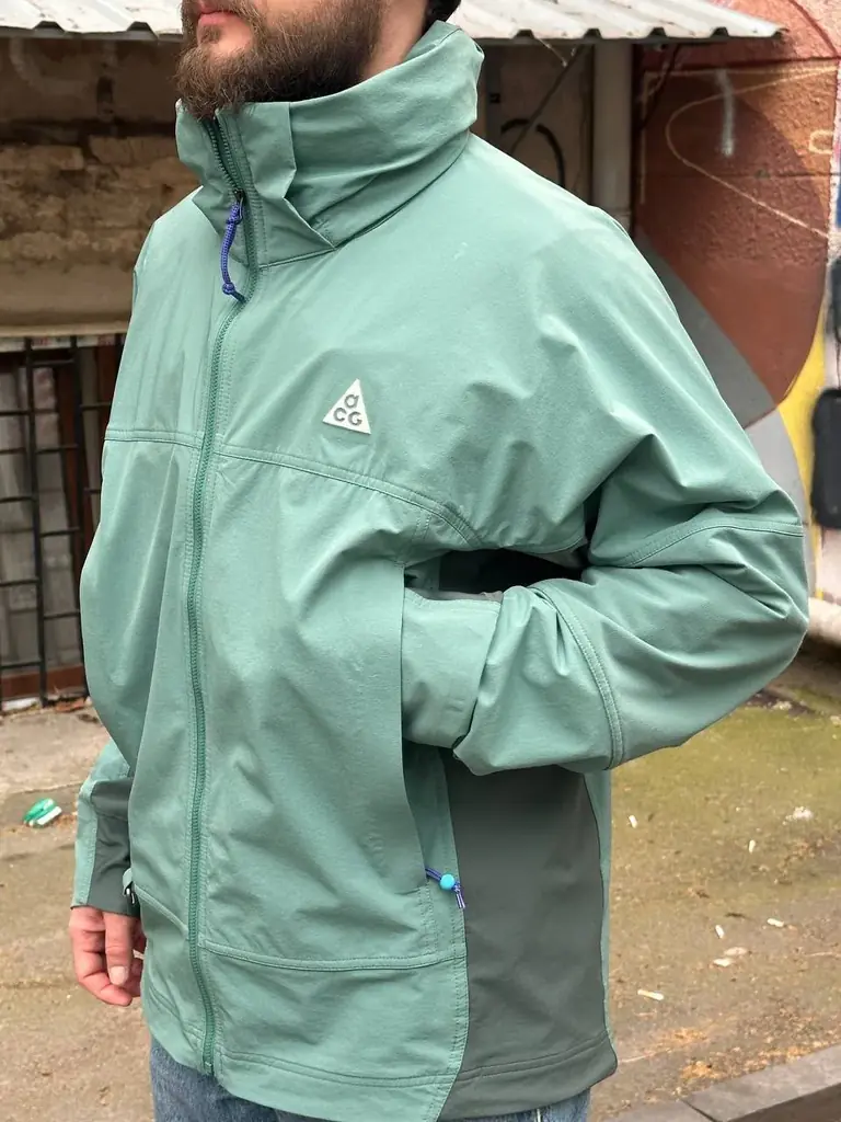 Продаю ветровку Nike ACG Sunfarea. Размер : М