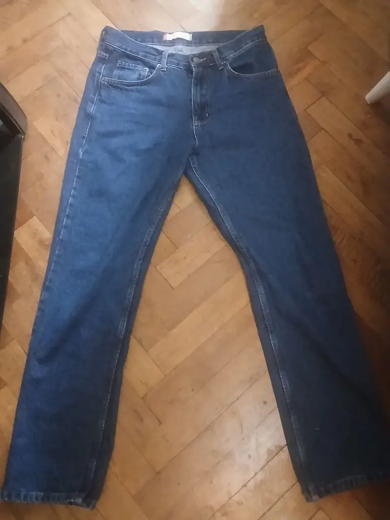 Джинсы — 40 ₾