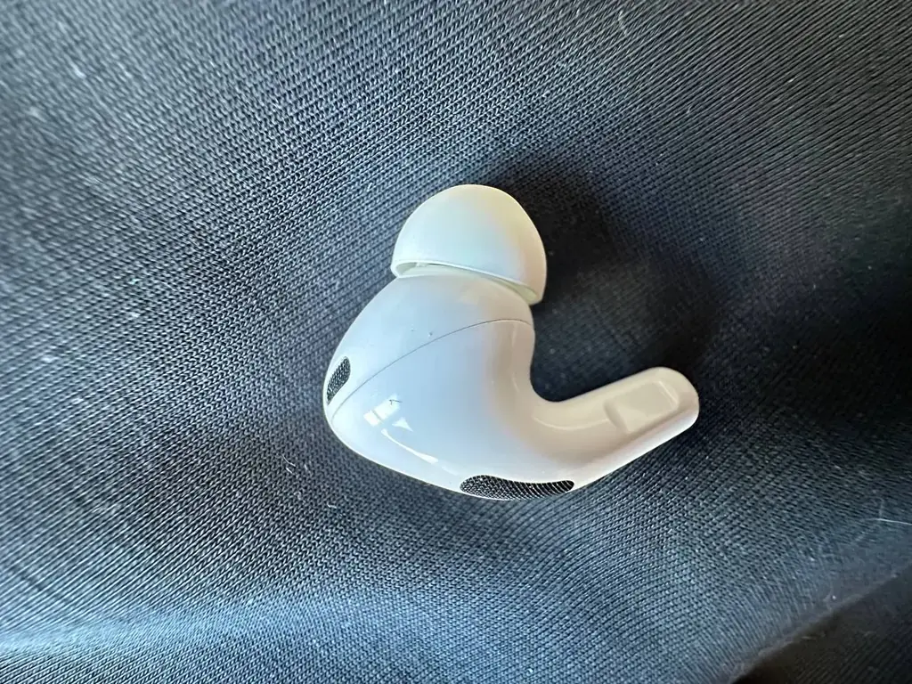 AirPods Pro 2 правый наушник!