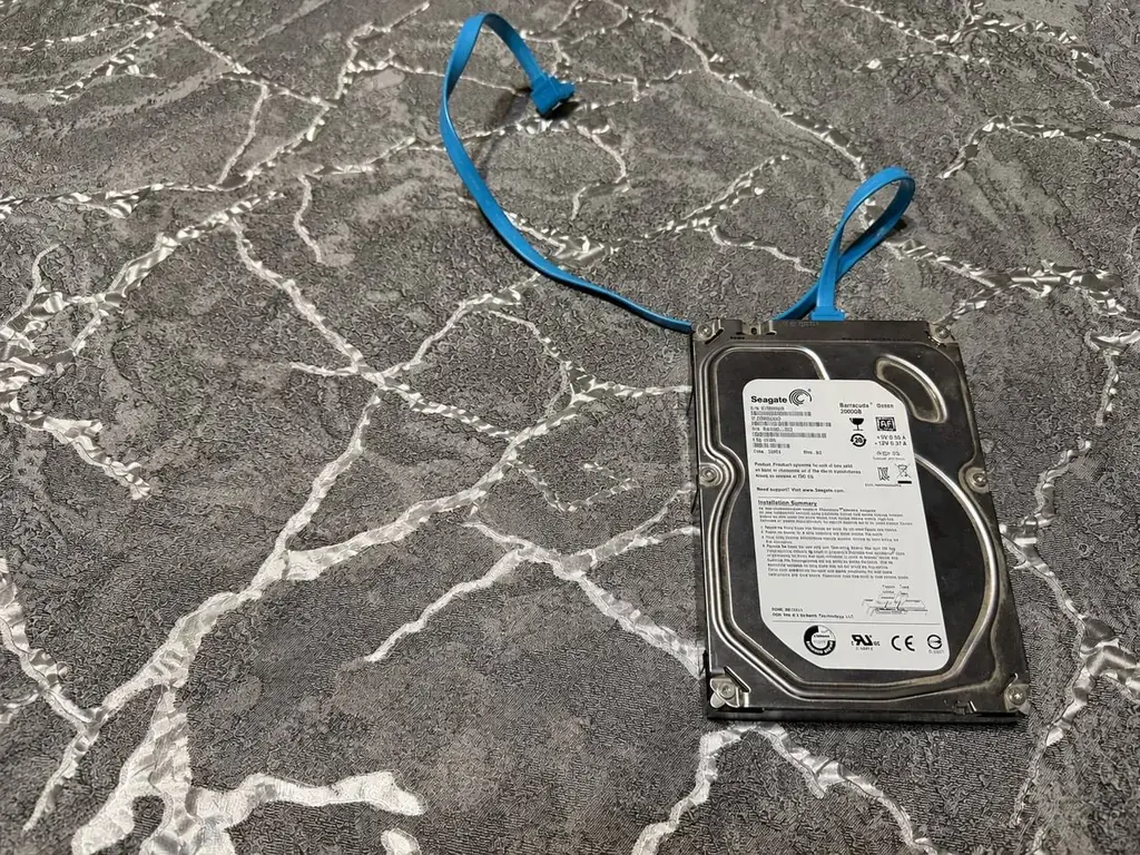 hdd  seagate на 2 терабайта 140 лари