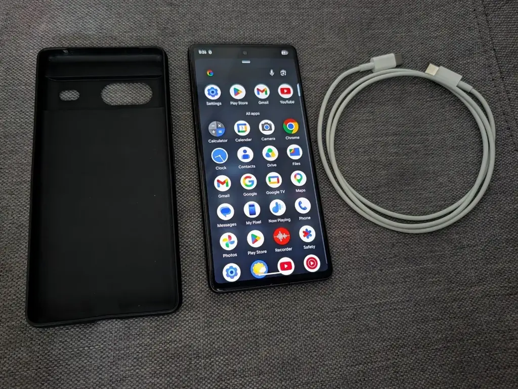 Google Pixel 7 в отличном состоянии, в комплекте оригинальный USB кабель и чехол, цена: 450 лари