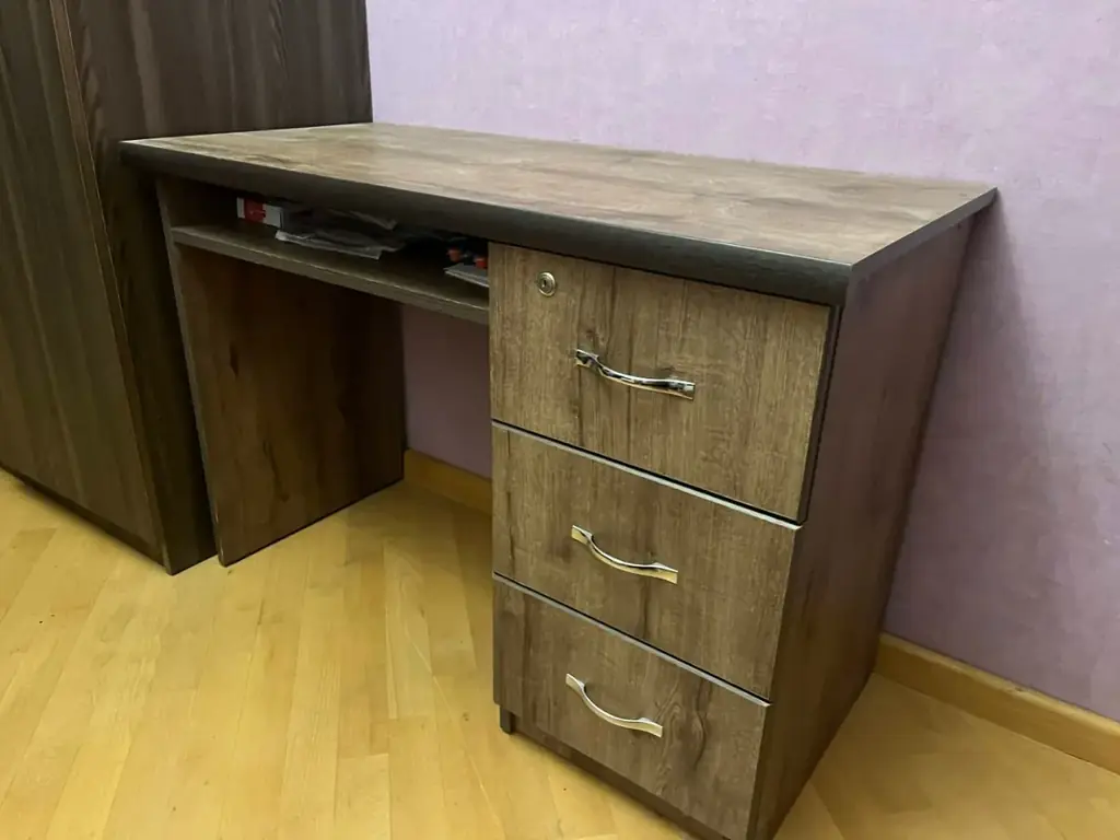 Продам стол срочно