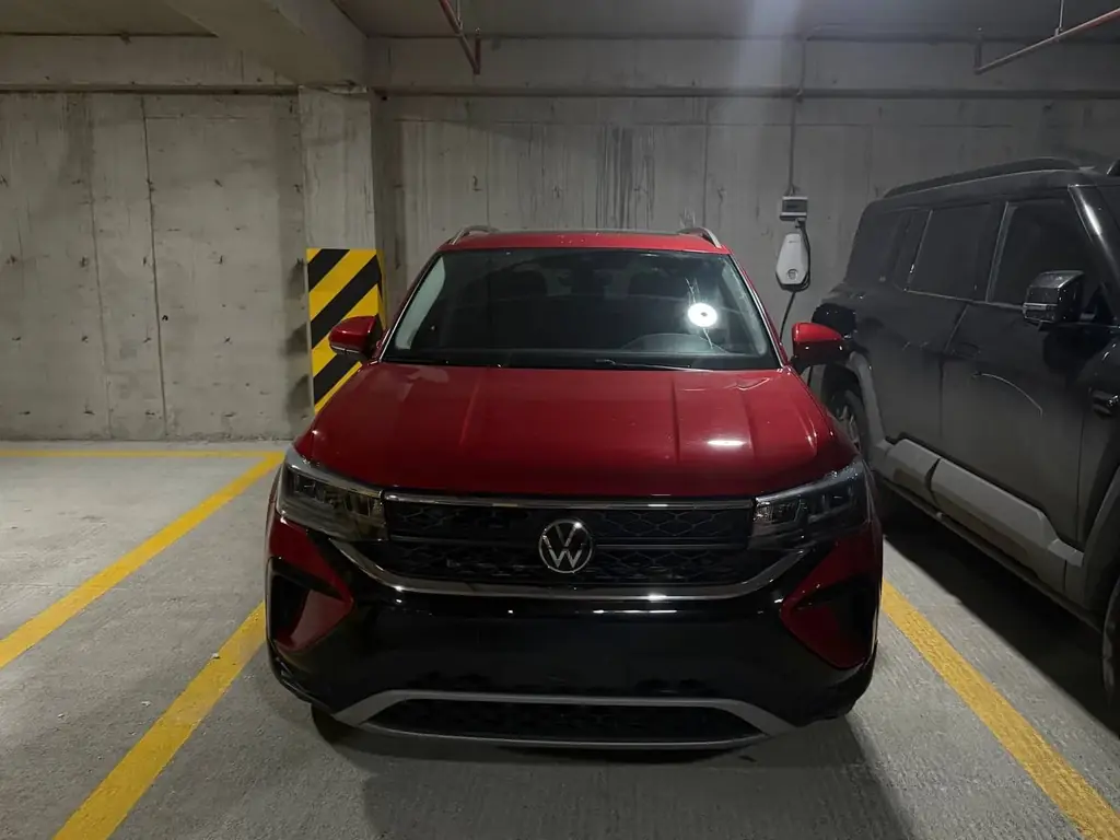 Volkswagen Taos SE 4Motion, 2024 г., 1.5 TSI, полный привод. Пробег всего 26 000 км. Машина в хорош…