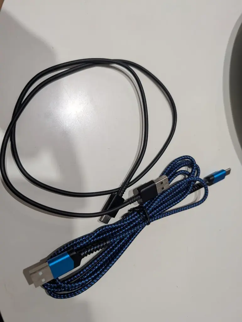 Samsung USB type-c кабель а так же очень качественный и прочный абсолютно новый плетёный кабель, це…