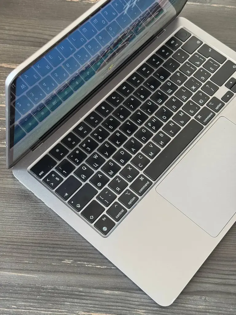 Продаю macbook air m2 13.6