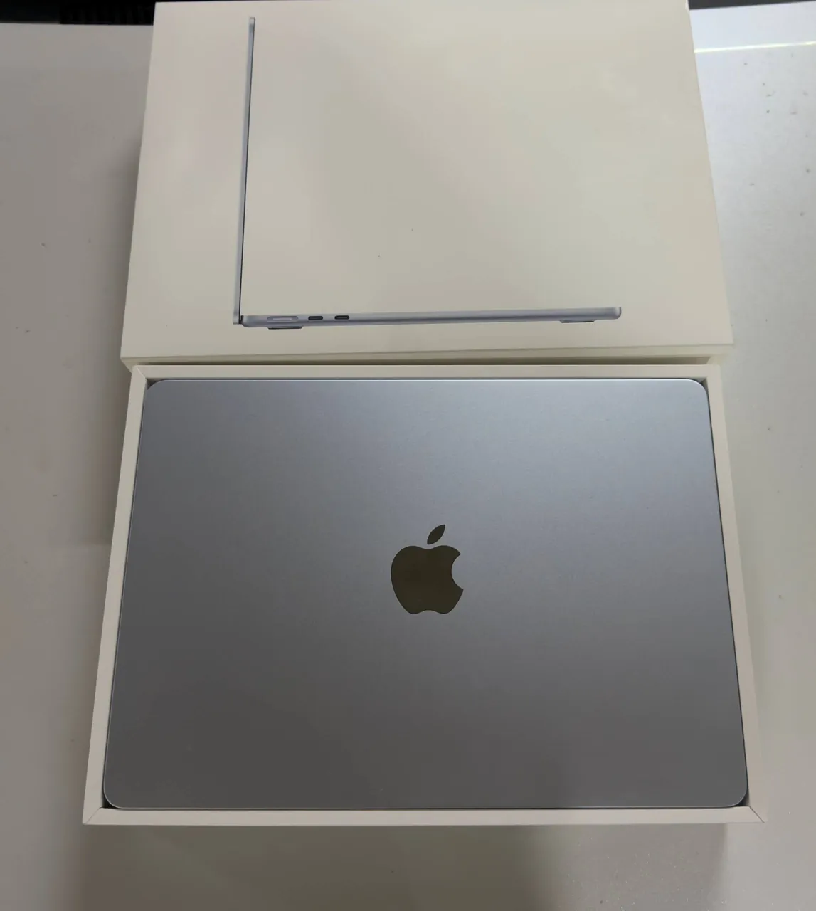 MacBook Air 13,6 дюйма (2025 г.), чип M4, 16 ГБ ОЗУ, SSD 256 ГБ, цвет sky blue. Состояние нового: е…