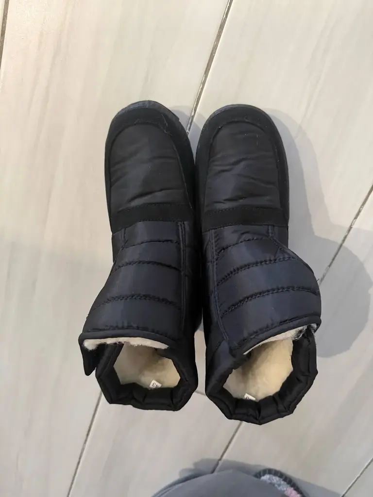 Продам зимние ботинки, дутики женские
