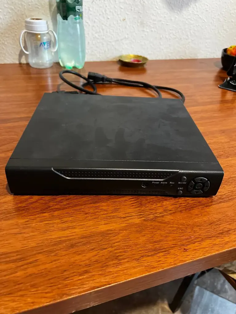 Продам DVR видеорегистратор для камер наблюдения ST-AHD5004N.