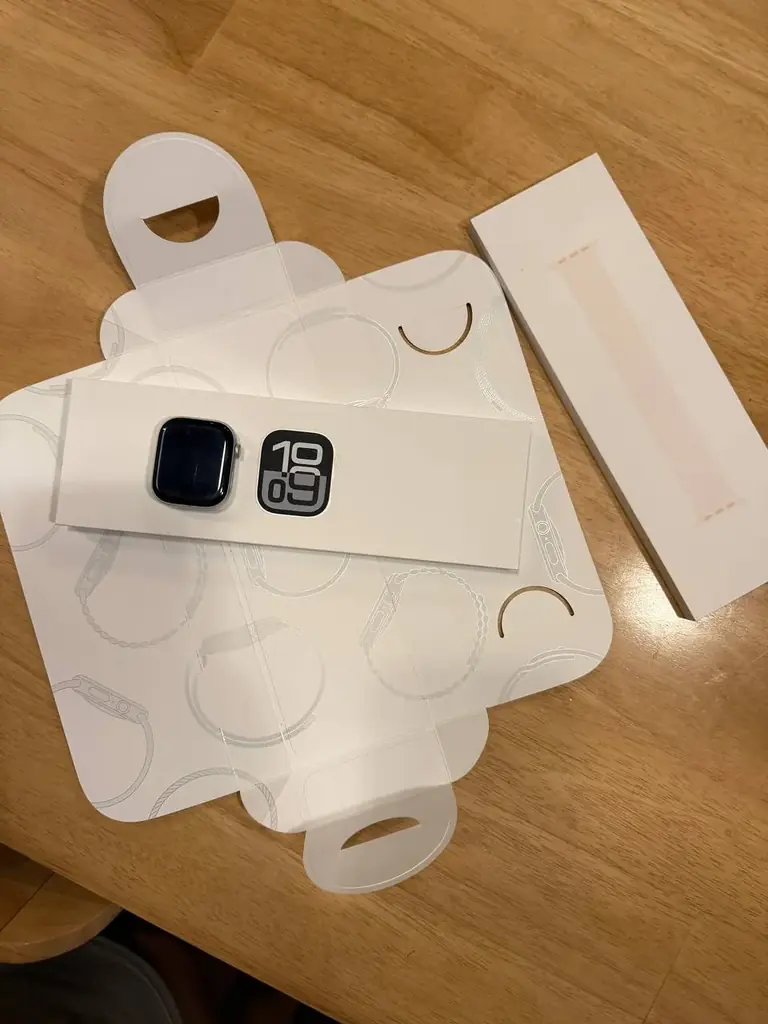 Apple Watch Series 10 46mm — Silver Aluminum