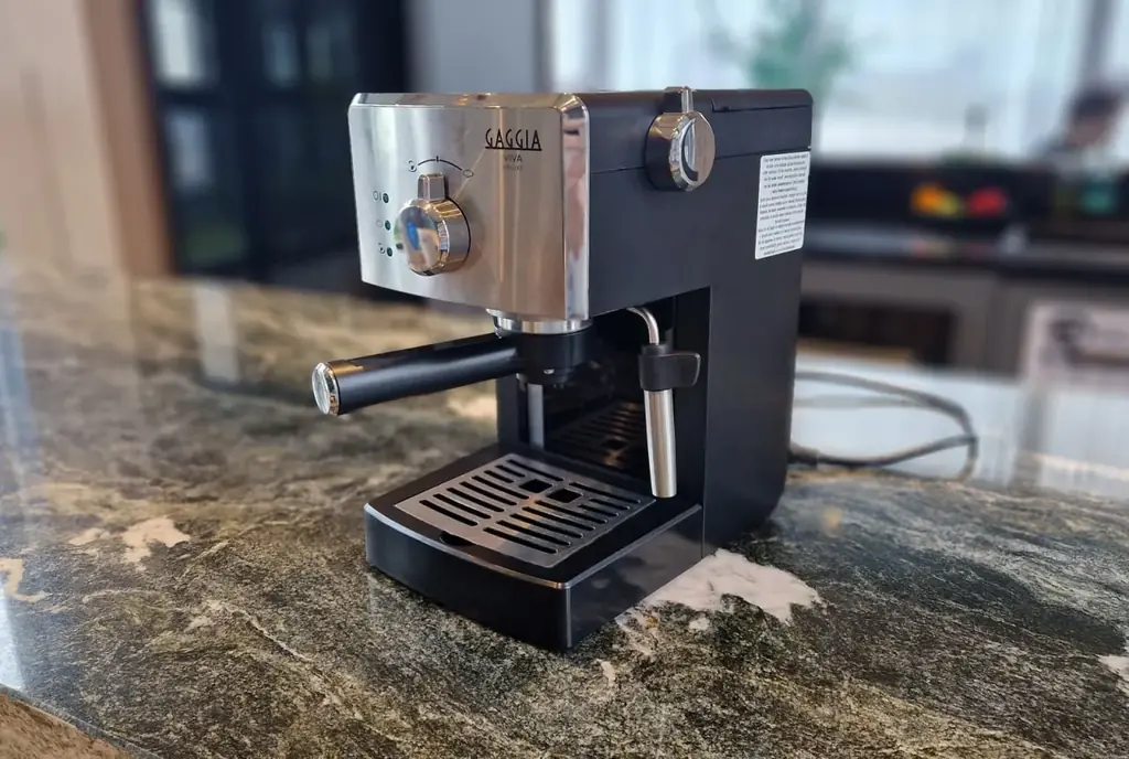 Продам домашнюю кофемашину рожковую Gaggia Viva Deluxe. В хорошем состоянии, полностью исправна. Га…