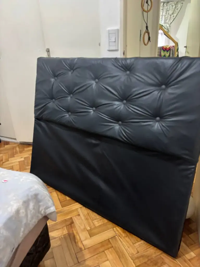 Продам новое черное изголовье из экокожи.