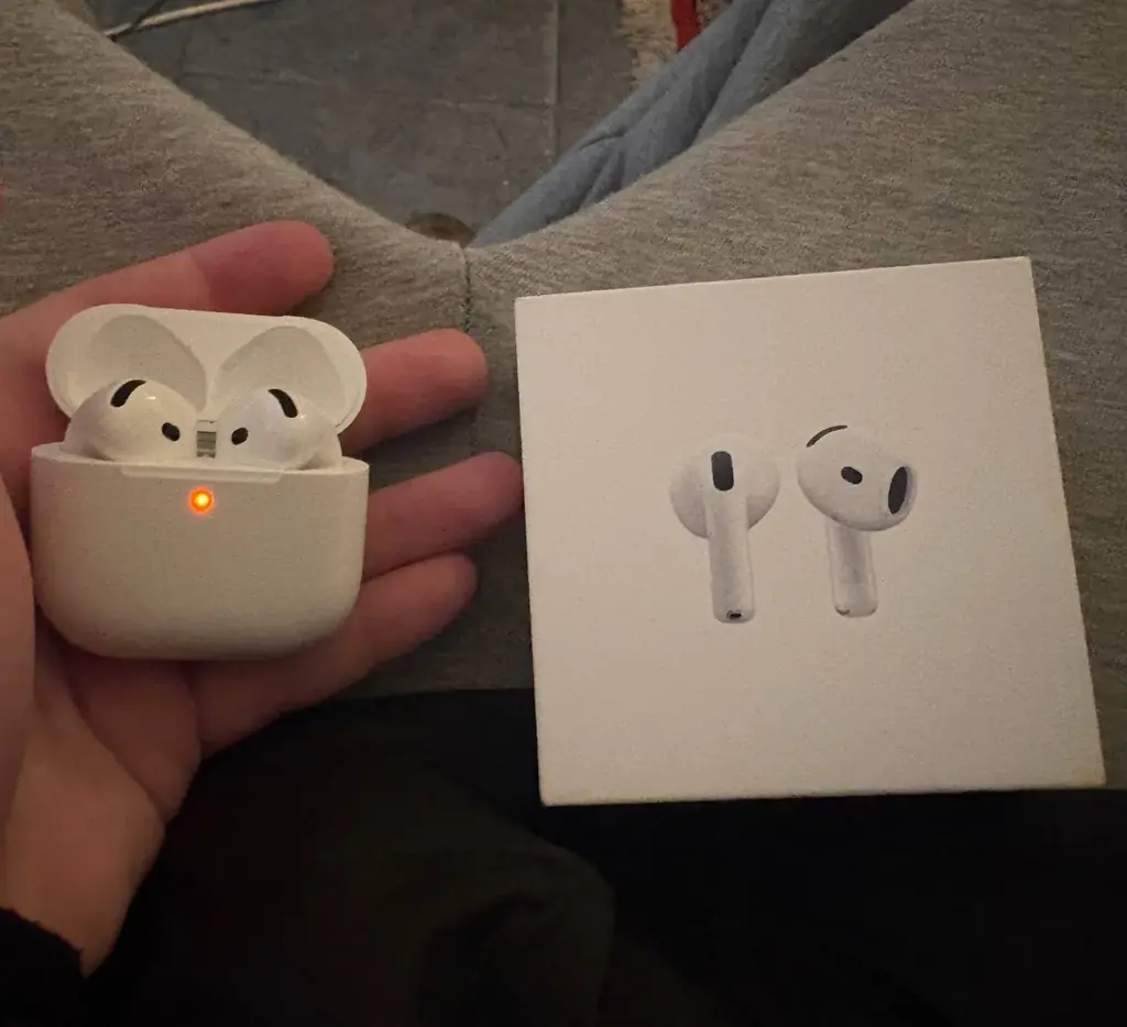 🎧 AirPods 4 (Original)
